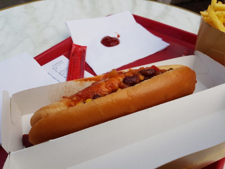 [Vegan] Vegetable Chili Hot Dog at Casey`s Corner Explorer's Club 92